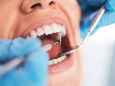 Odontologia geral com limpeza, restauração e cuidado preventivo